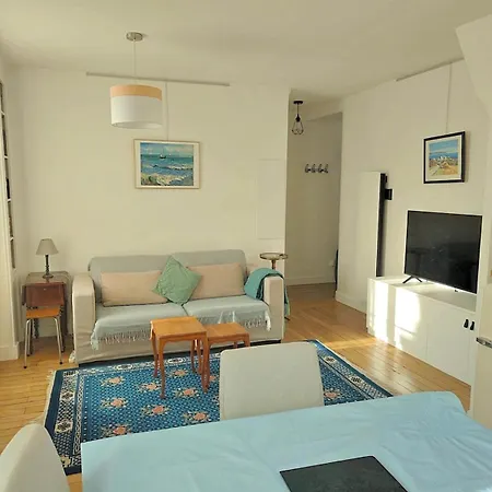 2 Rooms, 6th Arrondissement, Bright, View Of Invalides *