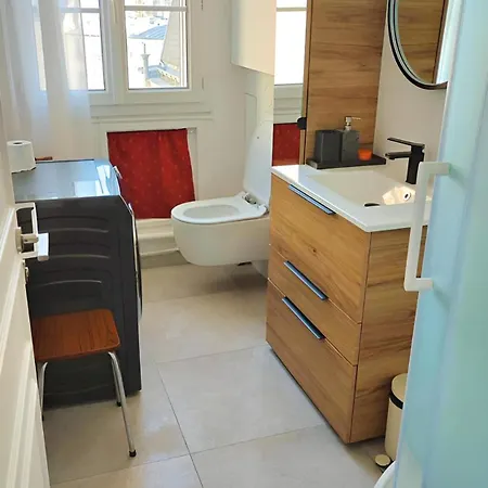 2 Rooms, 6th Arrondissement, Bright, View Of Invalides